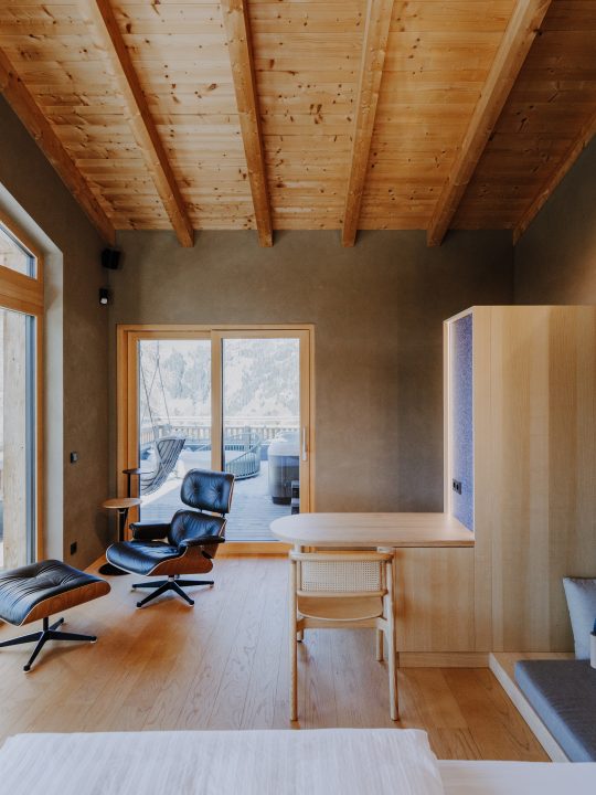 Alpenpanorama vom Zimmer des Chalets aus genießen