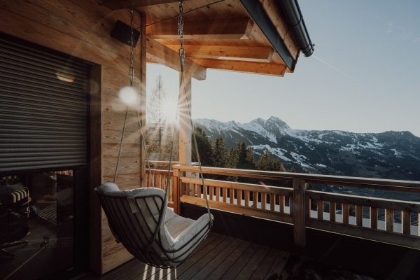 Panorama der Alpen vom Hängesessel aus genießen - Bergchalet Gastein