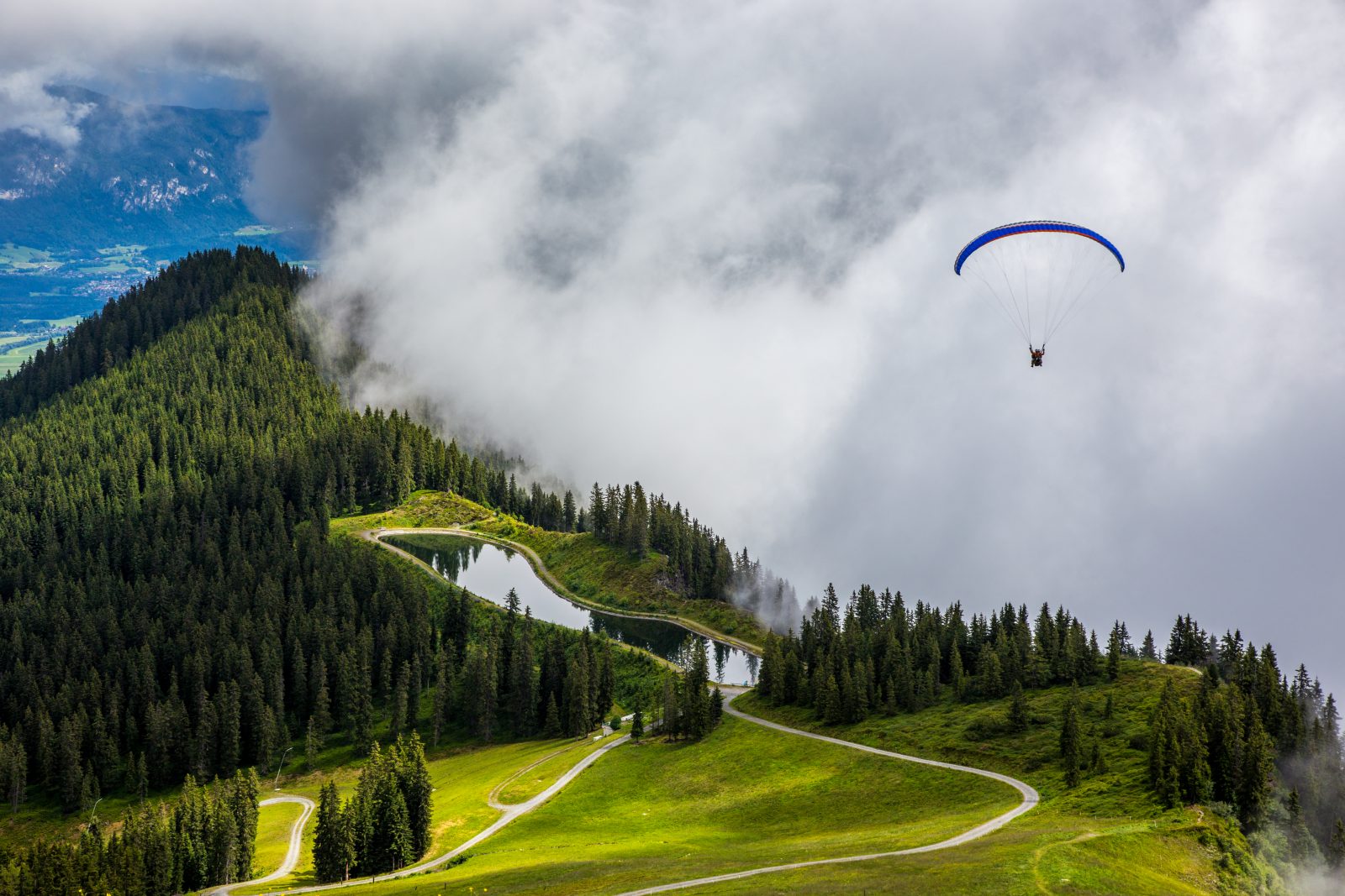 Paragleiten - eine von vielen Aktivitäten rund um das Bergchalet Gastein
